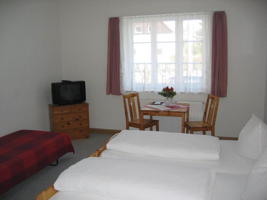 Fliegerhorst Hotel Dresden Bagian luar foto